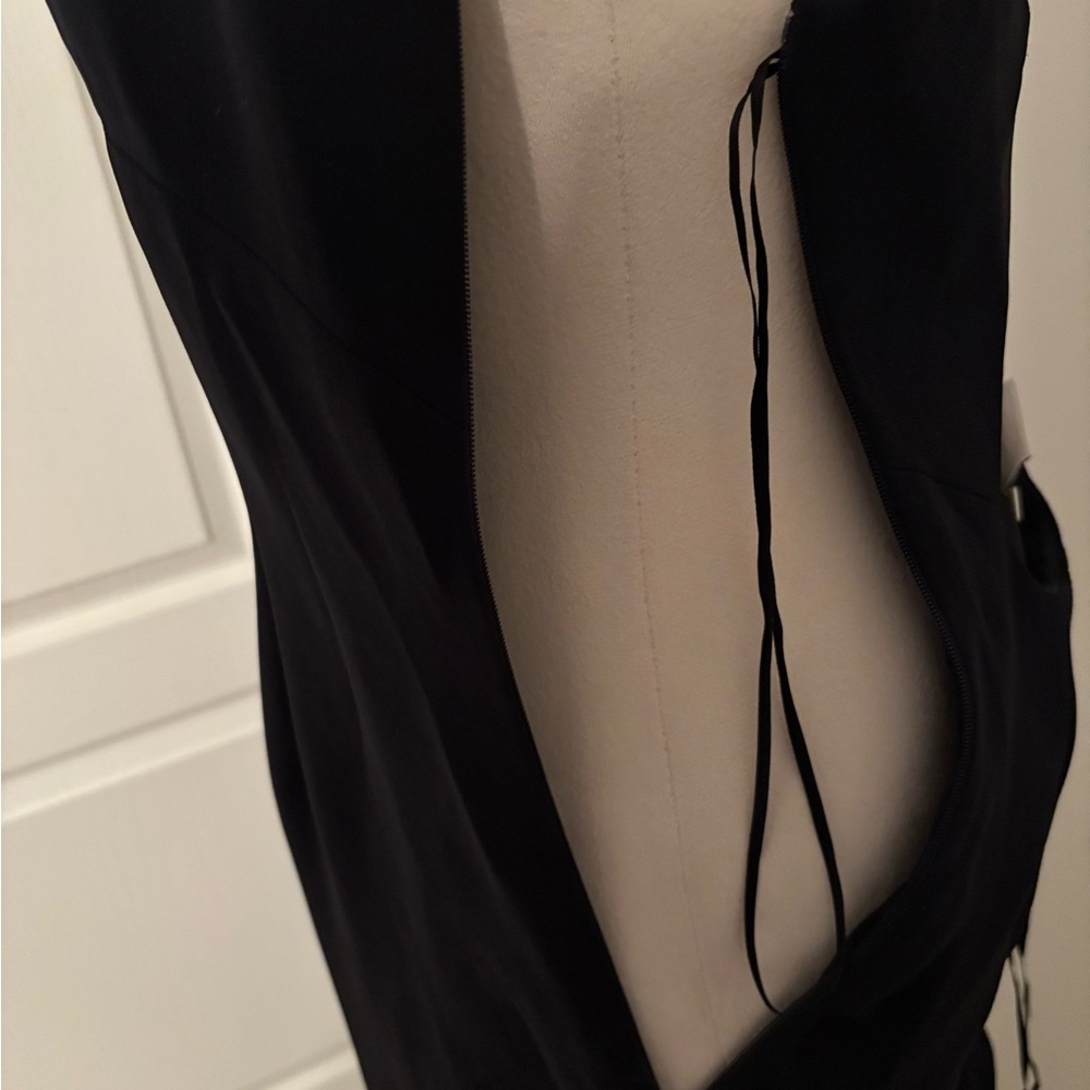 Elegant Black Backless Dress - Picture 3 of 9